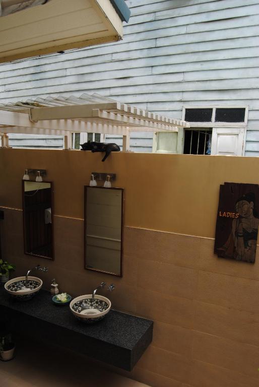 Baan Dinso Hostel Bangkok Luaran gambar